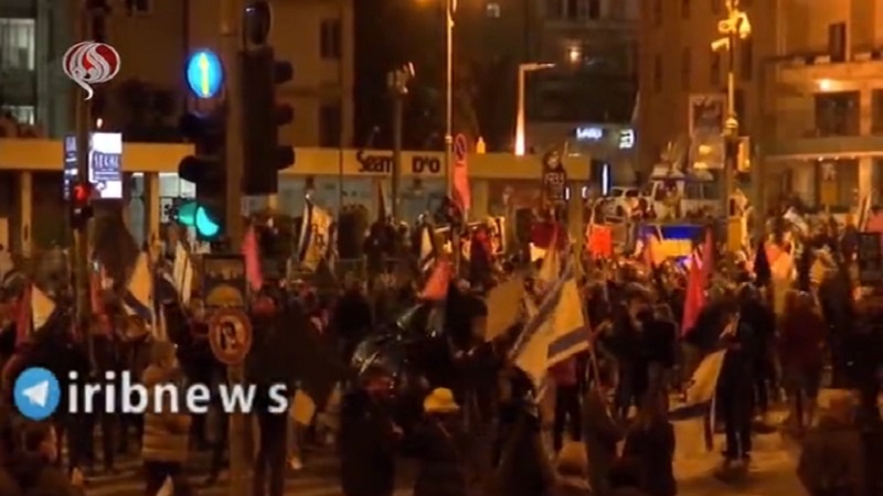 Netanyahu'ya karşı protestolar devam ediyor