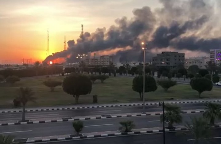 صور جوية تظهر آثار الضربة الصاروخية اليمنية لأرامكو جدة+(صور)