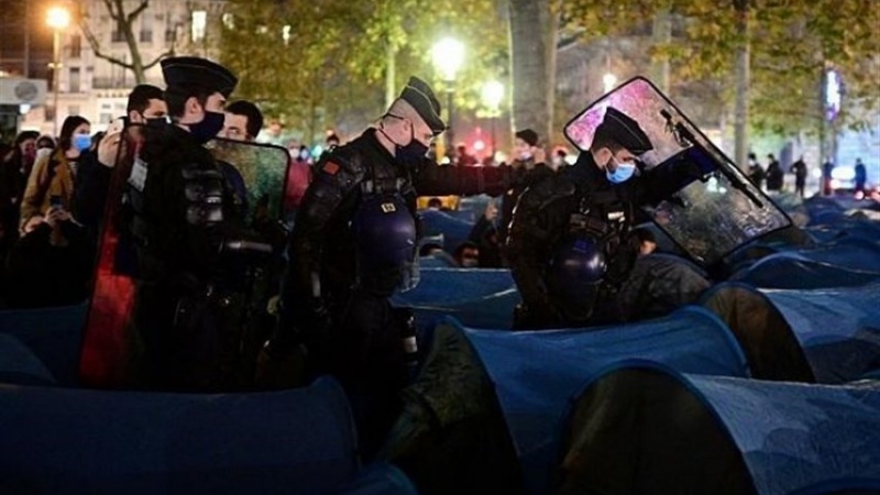 法国警察对移民施加暴力