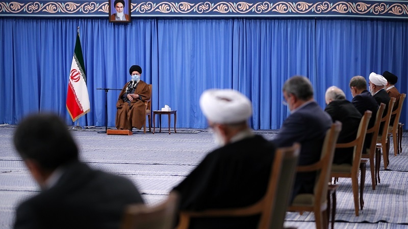 Ayetullah Hamenei: Yabancılara güvenilmez