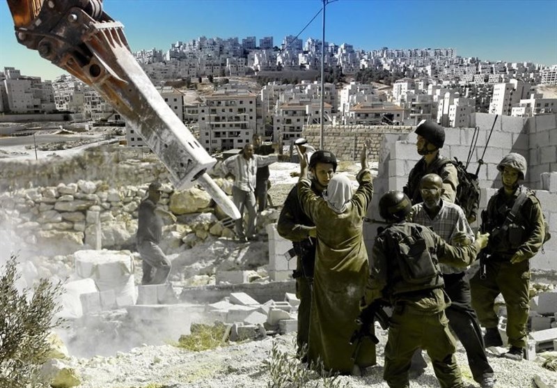 العدو الصهيوني يهدم 4 منازل فلسطينية في الخليل