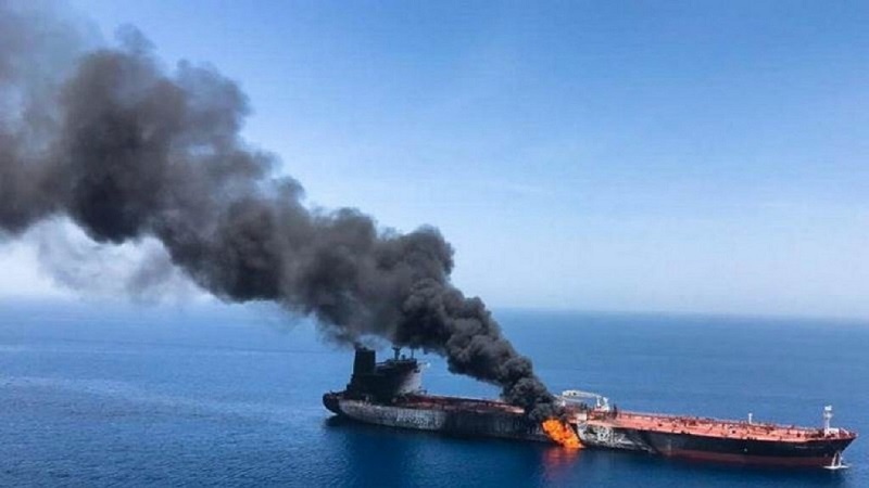 サウジの港でギリシャ企業の石油タンカーが爆発