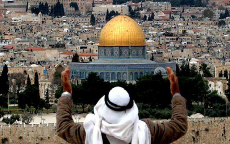العدو الصهيوني يهدم دَرَجاً يؤدي إلى أحد أبواب الأقصى المبارك