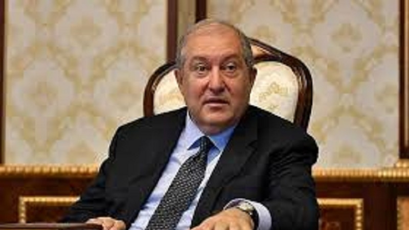Ермәнистан президенти һөкумәти истефаја чағырыб