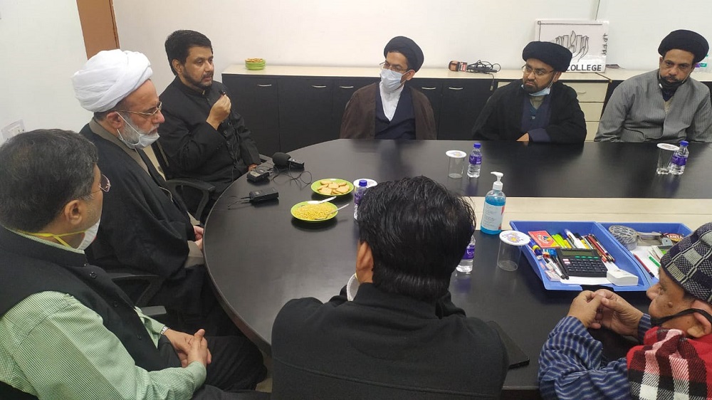 ہندوستان میں نمائندہ رہبر انقلاب کی مرحوم ڈاکٹر کلب صادق کے گھر پر فاتحہ خوانی