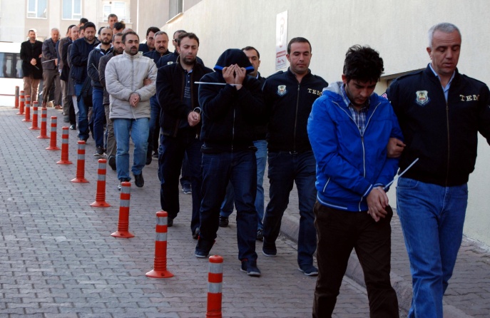 توقيف عدد كبير من المشتبه بانتمائهم لــ"جماعة غولن" في تركيا