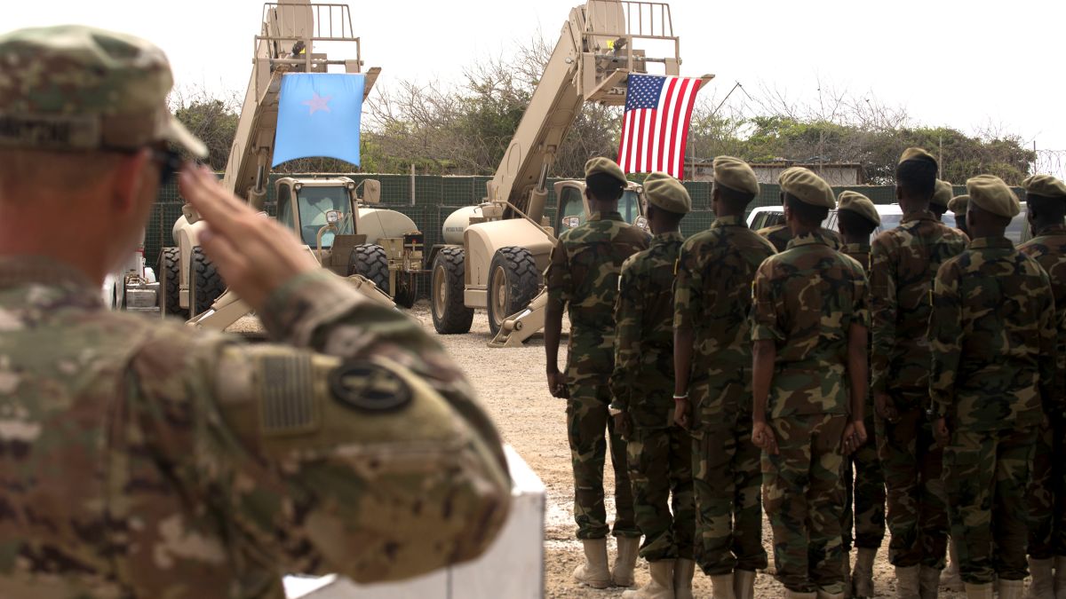 Amurka Za Ta Janye Dakarunta 700 Daga Somaliya