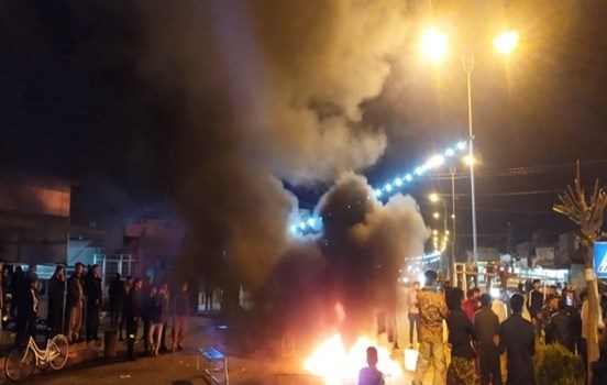 كردستان العراق: حظر التجول وقطع الإنترنت ومداهمة قناة تلفزيونية