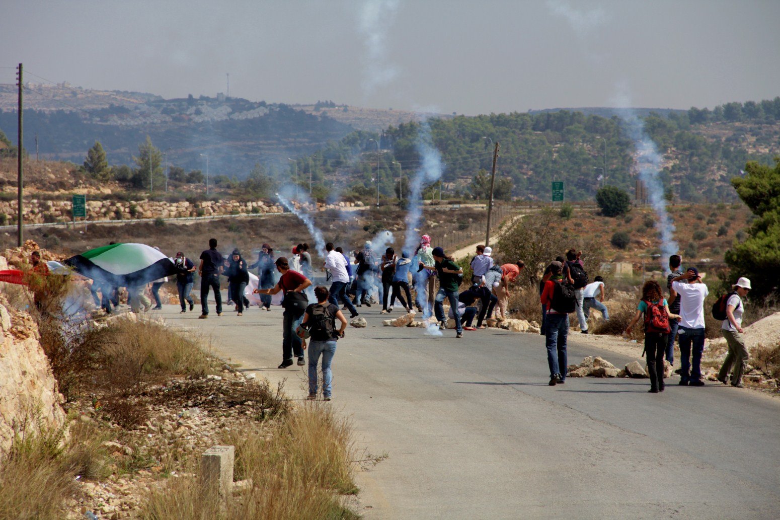 اندلاع مواجهات عنيفة بين الاحتلال الاسرائيلي والفلسطينيين شمال نابلس