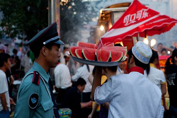 Malaking Impormasyon na Ginamit Upang Mapili ang mga Muslim para sa Pag-aresto sa Xinjiang Tsina: HRW
