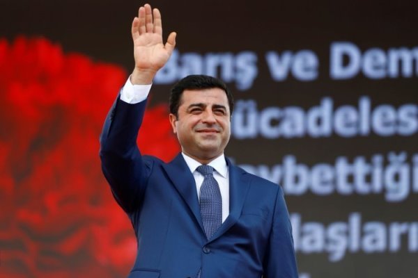 کاتی ئازاد کردنی سەلاحەددین دەمیرتاش لە زیندانی تورکیا