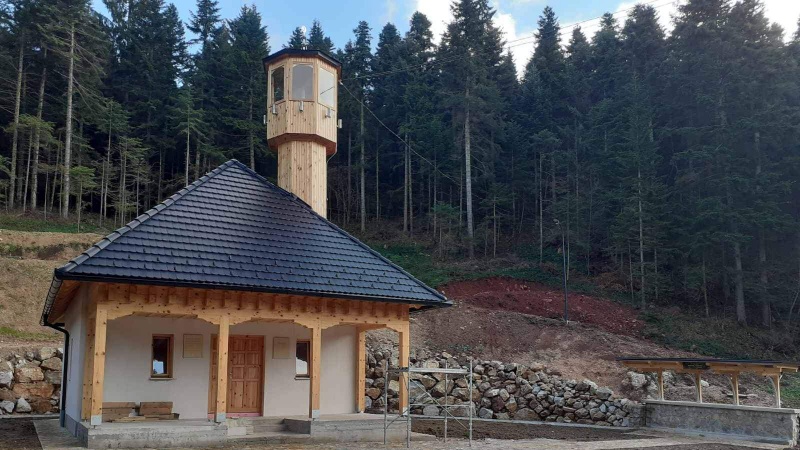     Izgrađena džamija na platou Ajvatovice