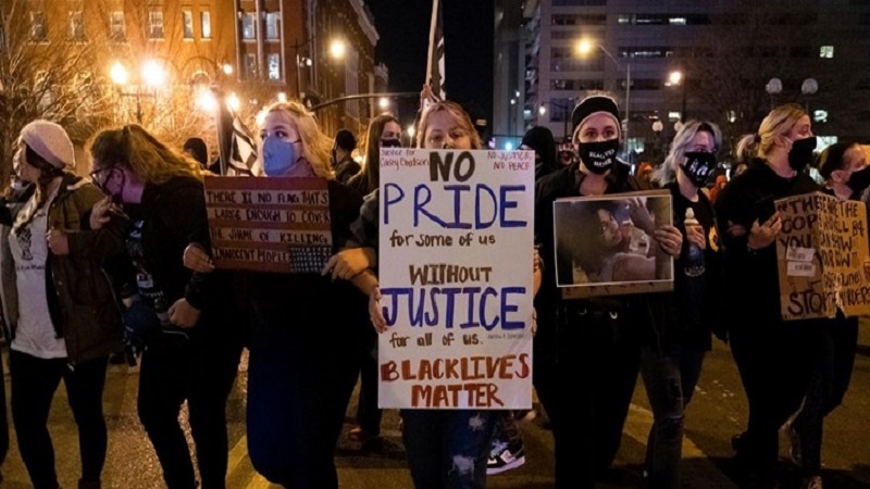 Протесты против расистского преступления американской полиции