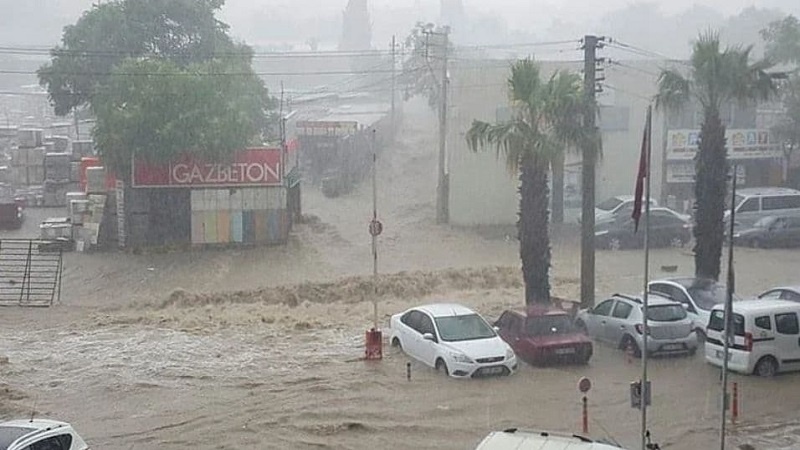 Turchia colpita maltempo: danni e vittime per alluvioni sulla costa egea