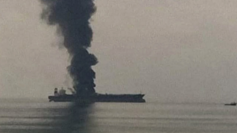 Kapal Tanker Minyak di Pelabuhan Jeddah Meledak