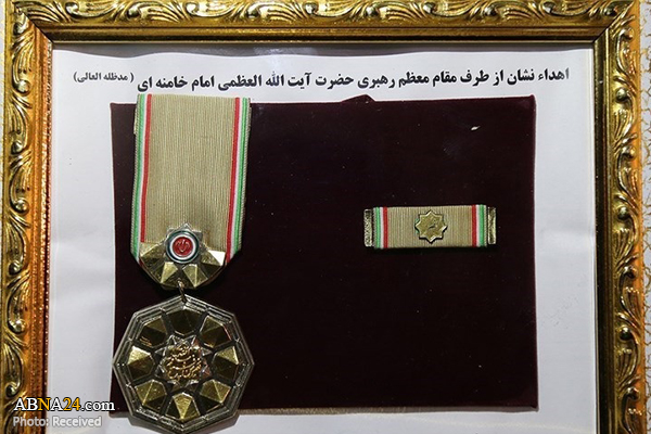 تقرير مصور / قائد الثورة الاسلامية يمنح لاسرة الشهيد فخري زاده وسام " نصر" من الدرجة الاولى