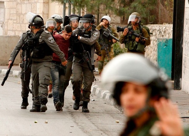 قوات العدو الصهيوني تعتقل 11 فلسطينيا من الضفة والقدس المحتلتين