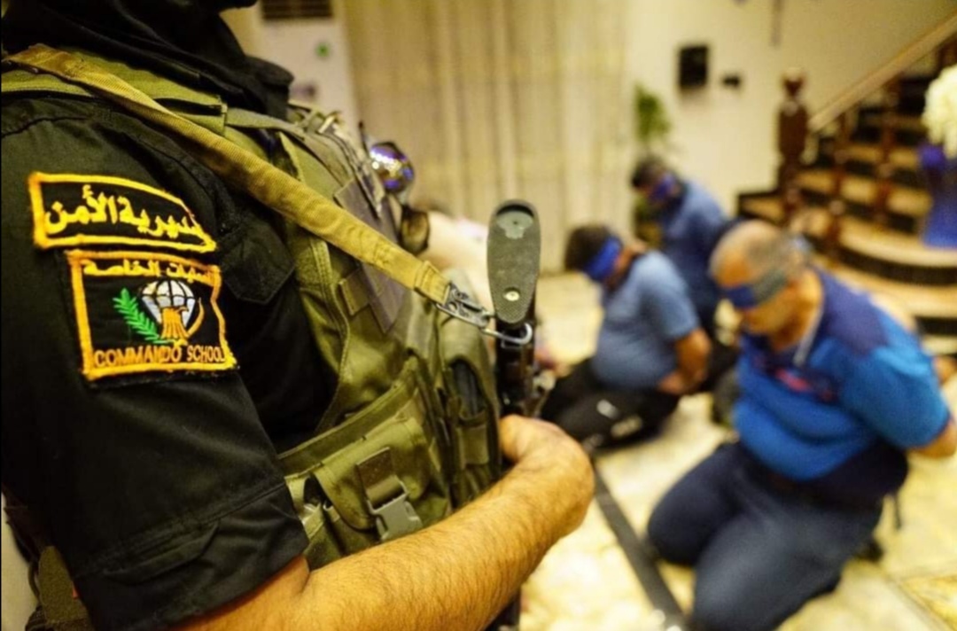الحشد الشعبي يغلق 6 مقرات مخالفة في الكرادة والجادرية ويعتقل عددا من المخالفين