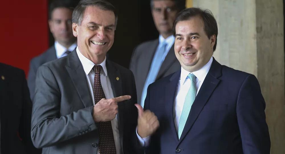 Maia diz que general Pazuello é 'desastre' na Saúde e fala em 'incompetência'