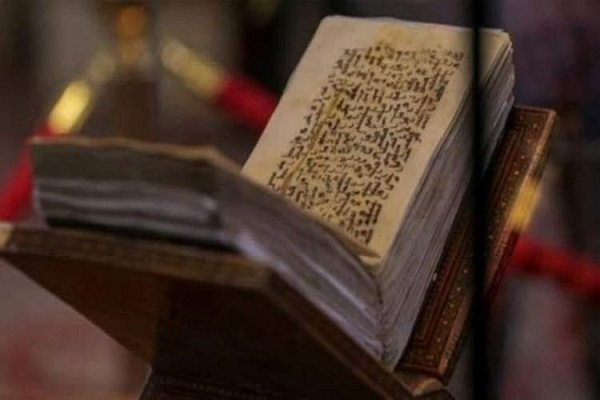 Un manuscrit du Coran attribuée à l'Imam Ali (AS) dans la mosquée de Sanaa