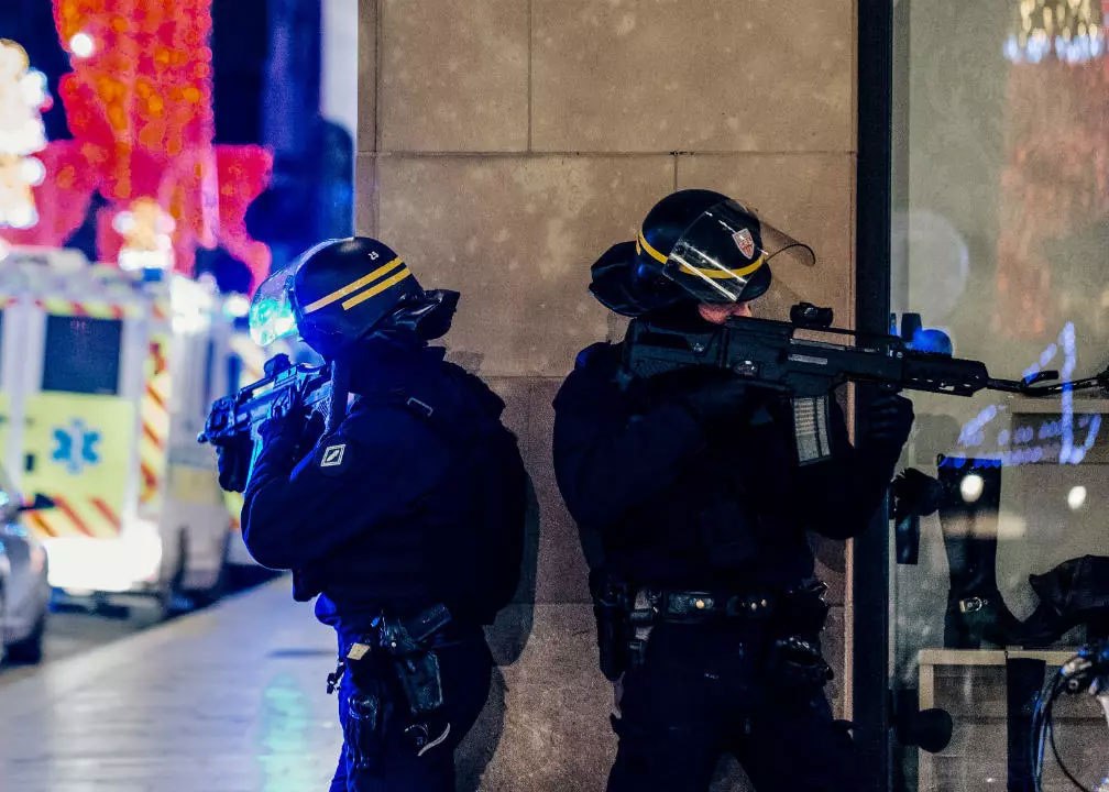 مقتل 3 عناصر شرطة في إطلاق نار وسط فرنسا
