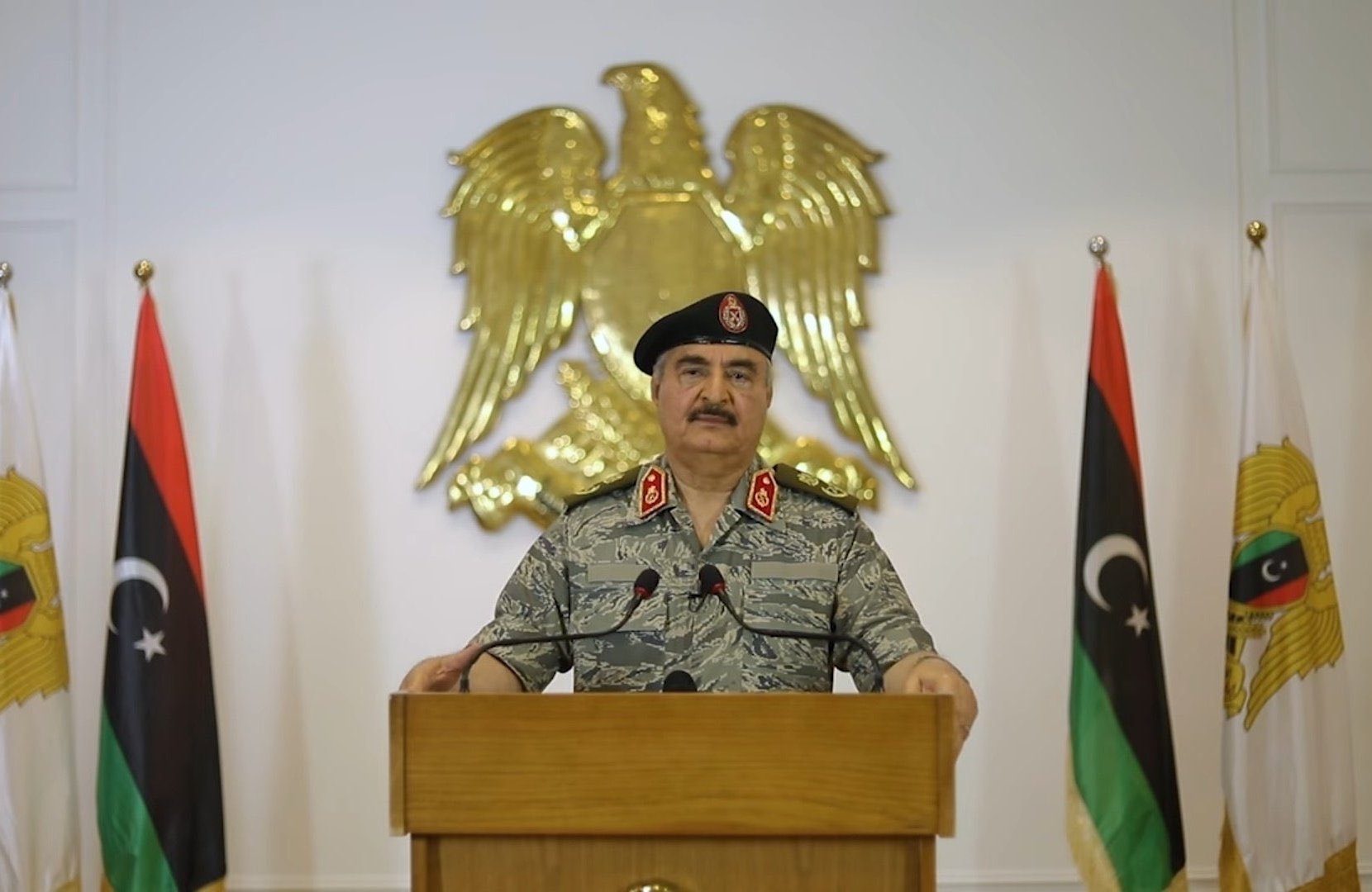 حفتر يوجه تحذيرات حادة لتركيا ويخيرها بين "الخروج أو الحرب"