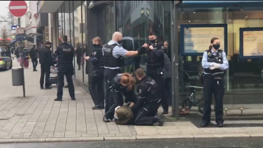 Islamophobia in Germany: Police handcuff Muslim woman on pretext of not wearing mask (+Video)