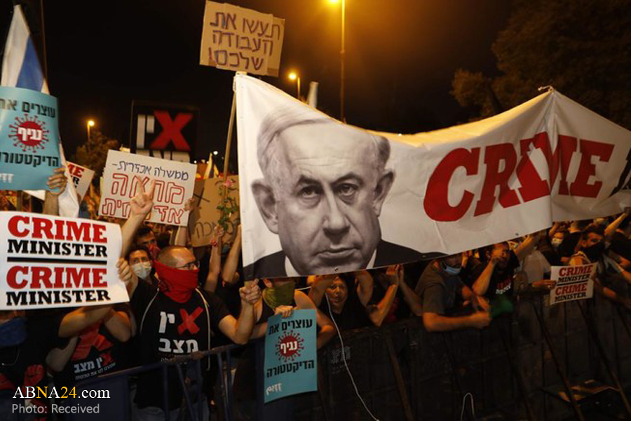 Thousands of Israelis protest against Netanyahu