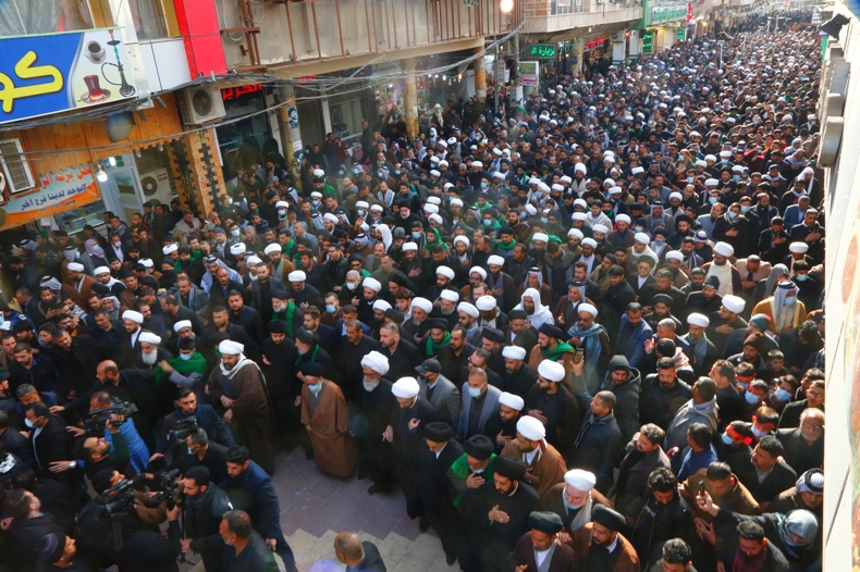 آية الله النجفي يشارك مع المؤمنين في موكب عزاء بمناسة ذكرى شهادة فاطمة الزهراء (عليها السلام)
