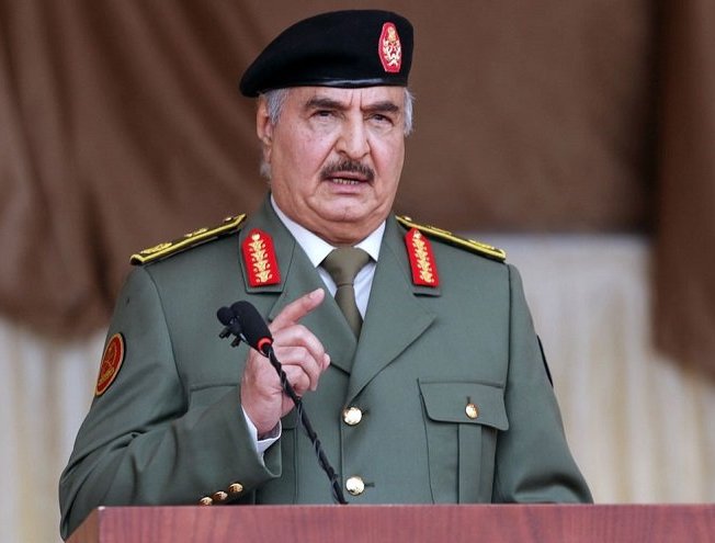 باريس تدعو خليفة حفتر إلى عدم استئناف "الأعمال العدائية" في ليبيا