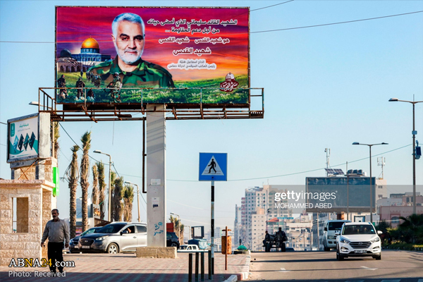رفع صورة ضخمة لـ"قاسم سليماني" في قطاع غزة