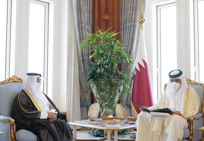 أمير قطر يتسلم دعوة من الملك سلمان لحضور القمة الخليجية