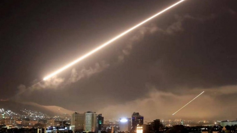 シリア対空防衛システムが、同国領空で飛翔体を撃墜