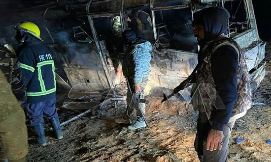 استشهاد وإصابة 38 بهجوم إرهابي على حافلة في دير الزور وتدمر