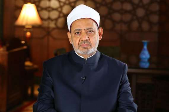 الأزهر يعلن موقفه من الداعين إلى تحريم تهنئة المسيحيين