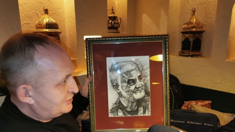 ロシア軍事博物館で、イランの殉教者ソレーマーニー司令官関連の絵画が公開