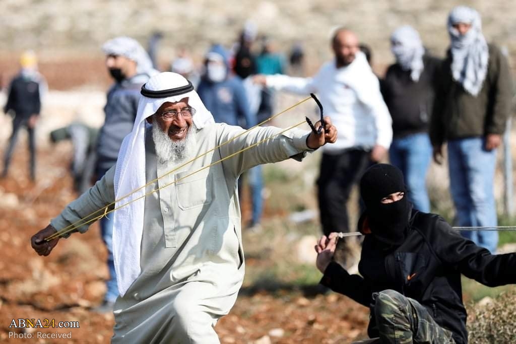 Photos: Watch how palestinians fight with fully equipped Israeli occupation forces 1 Jan. 2021
