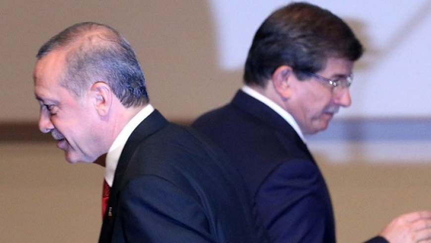 داود أوغلو: أردوغان سيبحث عن بدائل لشرط "50+1" كي يبقى في السلطة