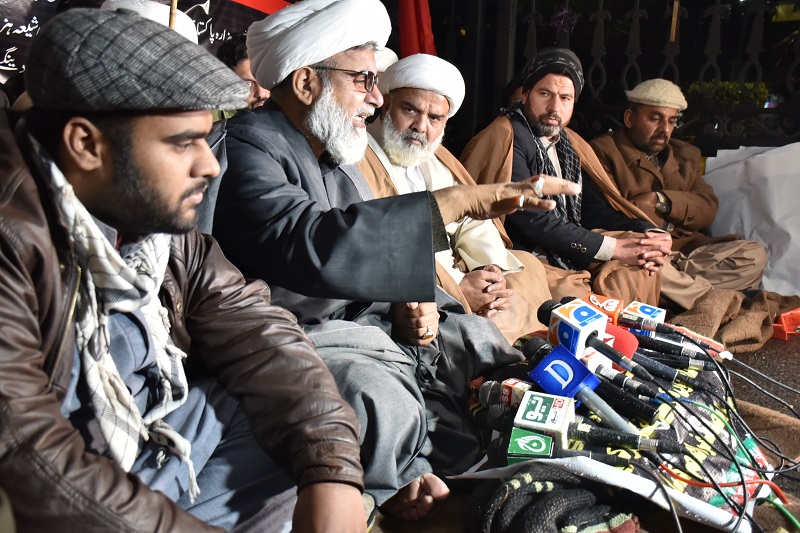 شہداء کے ورثا کی طرف سے اعلان تک دھرنے جاری رہیں گے: راجہ ناصر