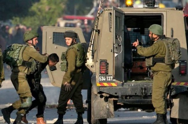 قوات العدو الصهيوني تشن حملة مداهمات واعتقالات بالضفة الغربية والقدس