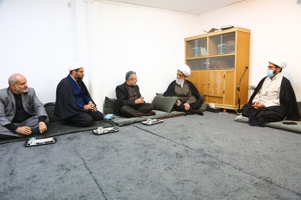 آية الله النجفي يستقبل القنصل الإيراني في النجف الأَشرف