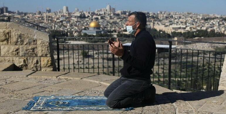 "خطيب الأقصى" يطالب برفع الحصار عن البلدة القديمة والمسجد الأقصى