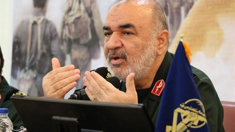 قائد الحرس الثوري: من استراتيجياتنا استهداف السفن الحربية للعدو بصواريخ باليستية 