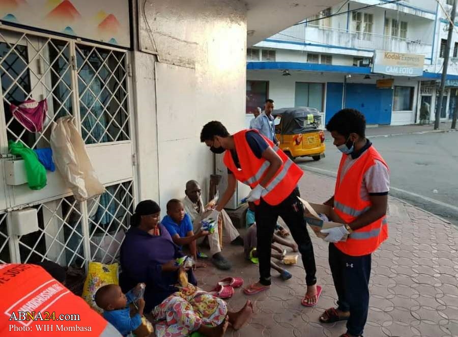 Photos: 'Who is Hussain' team in Mombasa, Kenya serve food packs to homeless on martyrdom anniversary of Lady Fatimah