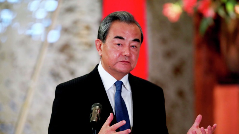 王毅访菲律宾 中菲誓言合作推动疫情后复苏