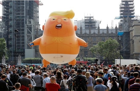 Интиқоли « баллони бачагонаи Трамп » ба музейи Лондон