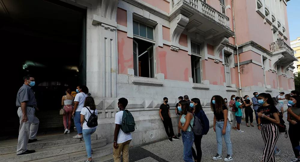 Apesar de lockdown, Portugal lidera média de casos da COVID-19 per capita