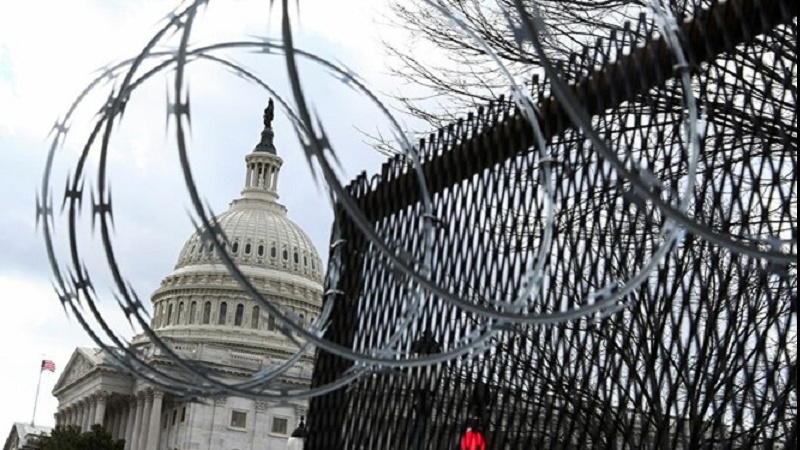 Конгресс США по-прежнему в кольце заграждений и колючей проволоки