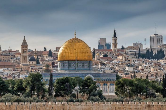 قوات العدو الصهيوني تجبر الفلسطينيين على "هدم مسجد" في القدس المحتلة