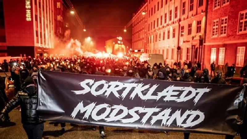 Протесты против ограничений с пандемией в Дании / поджог чучела премьер-министра